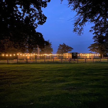 The Shepherds Huts & The Well Lodge At Ormesby Manor Ormesby Saint Michael Exteriér fotografie
