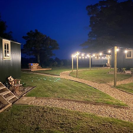 The Shepherds Huts & The Well Lodge At Ormesby Manor Ormesby Saint Michael Exteriér fotografie