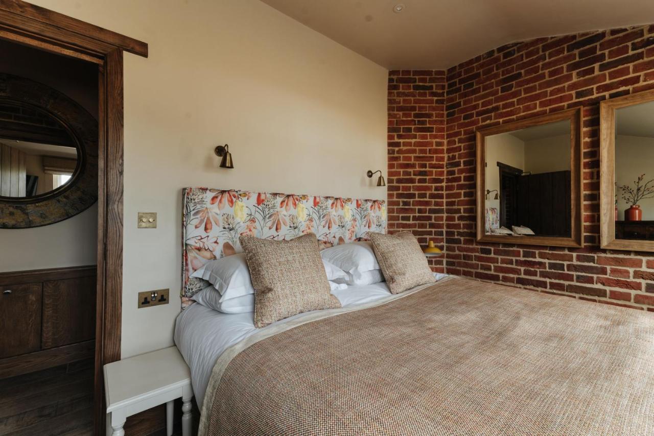 The Shepherds Huts & The Well Lodge At Ormesby Manor Ormesby Saint Michael Exteriér fotografie
