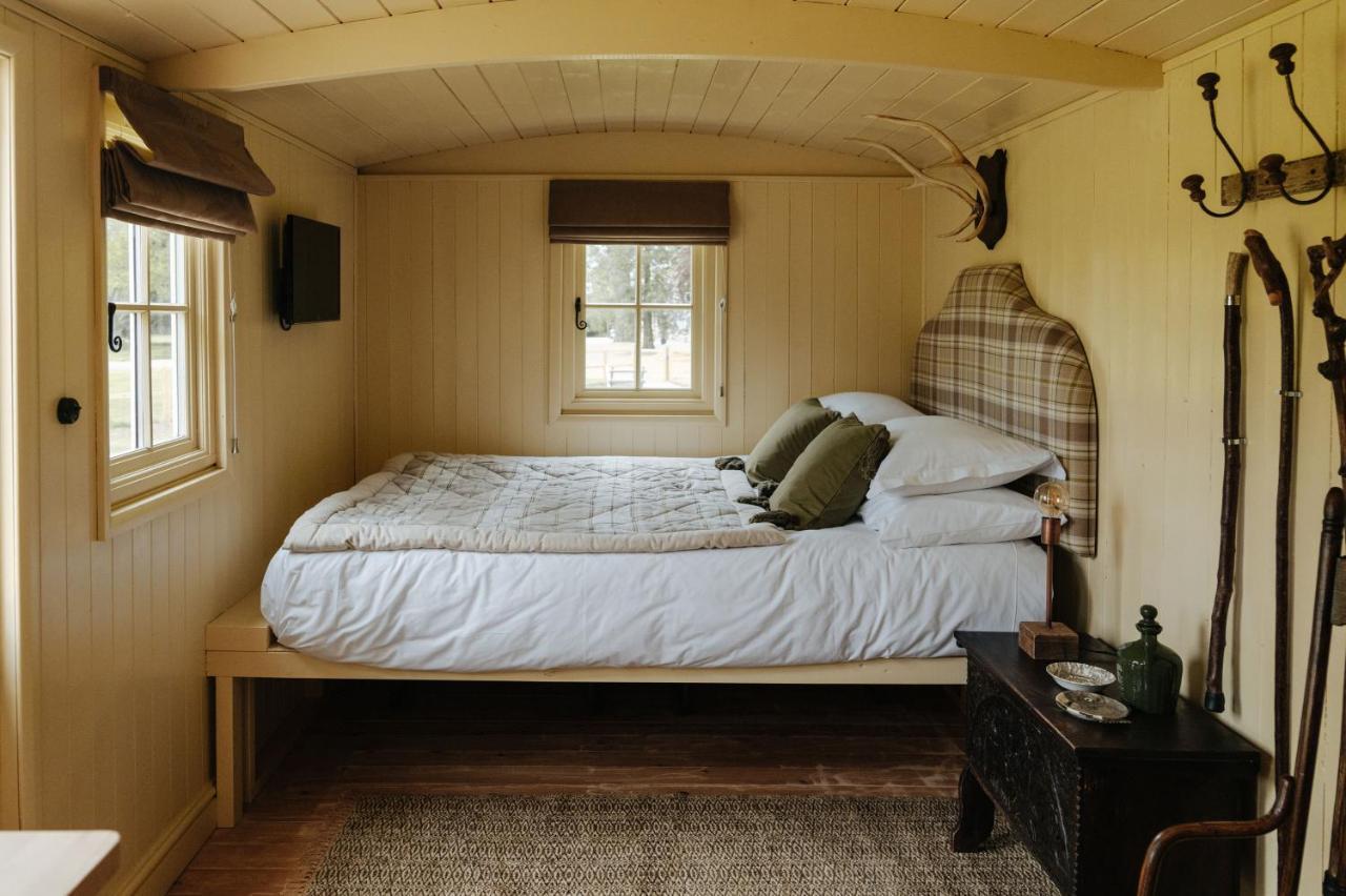 The Shepherds Huts & The Well Lodge At Ormesby Manor Ormesby Saint Michael Exteriér fotografie