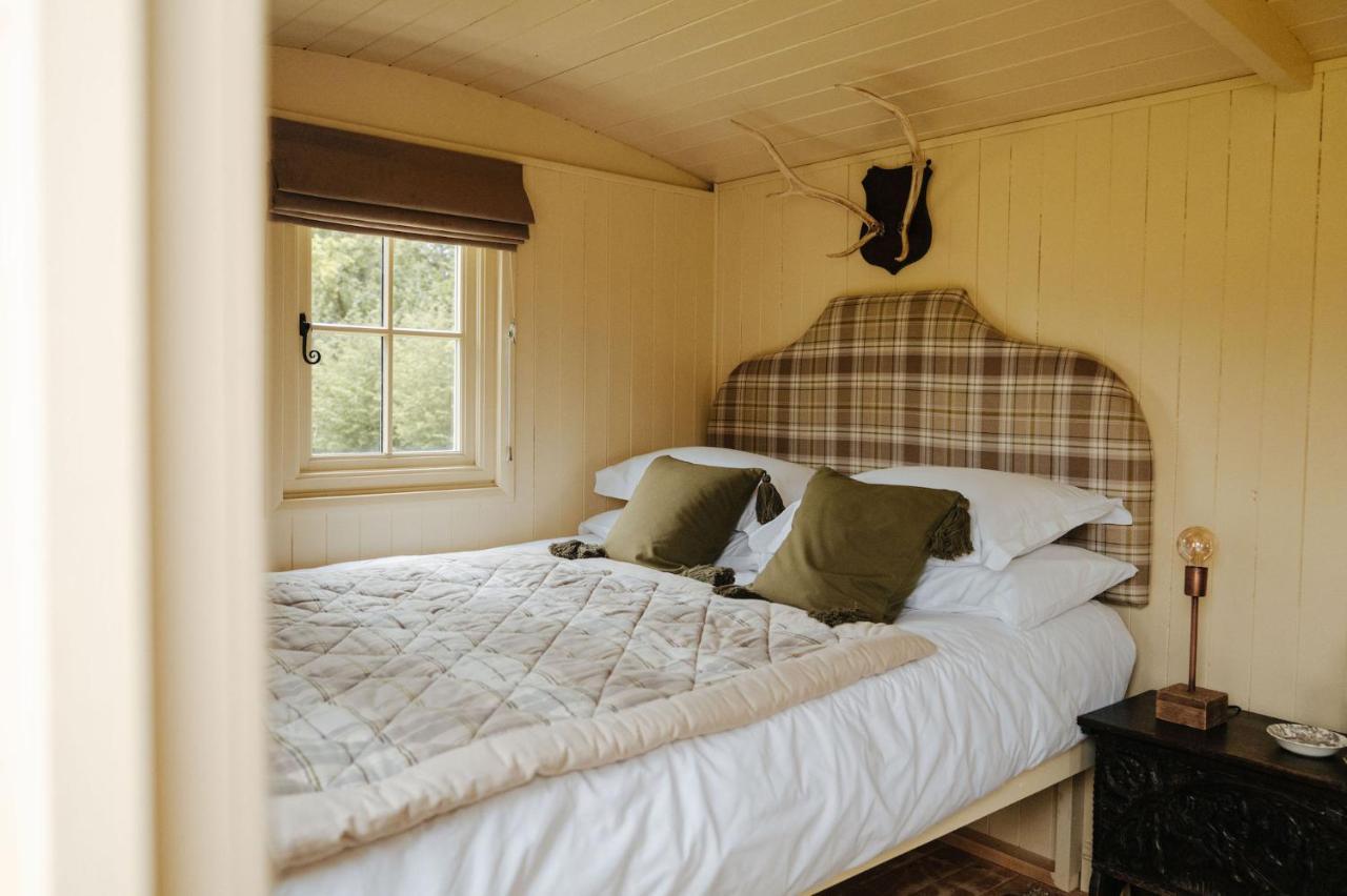 The Shepherds Huts & The Well Lodge At Ormesby Manor Ormesby Saint Michael Exteriér fotografie
